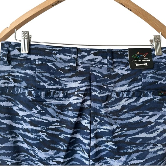 Greg Norman Golf Shorts Men's Blue Camo ML75 Microlux PlayDry Stretch - Picture 5 of 14